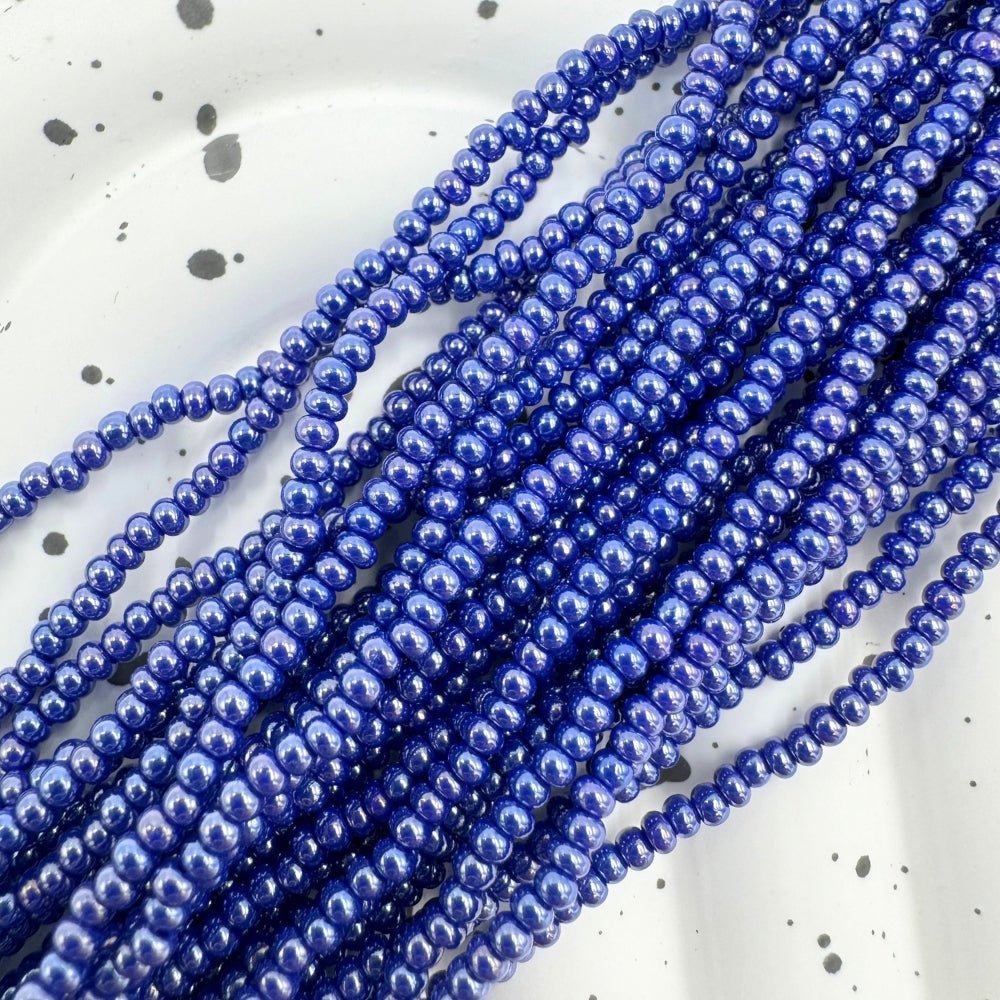 Royal Blue Seed Beads, 11/0, Sold as 12 strands, each 20 inches, Approx 36 gram, Approx 4000 Beads(Czech Republic).